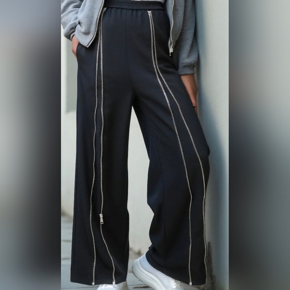 Chic Black Trousers with Zipper Details